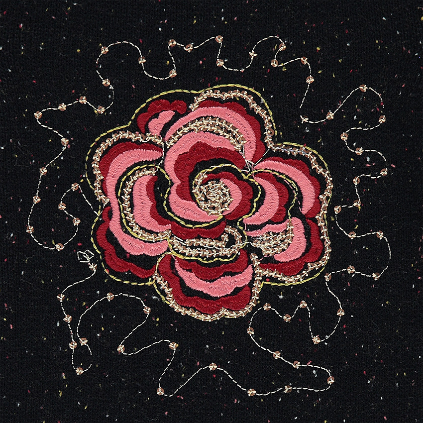 Robe manches courtes en tricot avec fleur brodée 