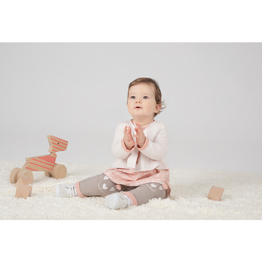 Ensemble avec tunique imprimée all-over, gilet uni et pantalon 