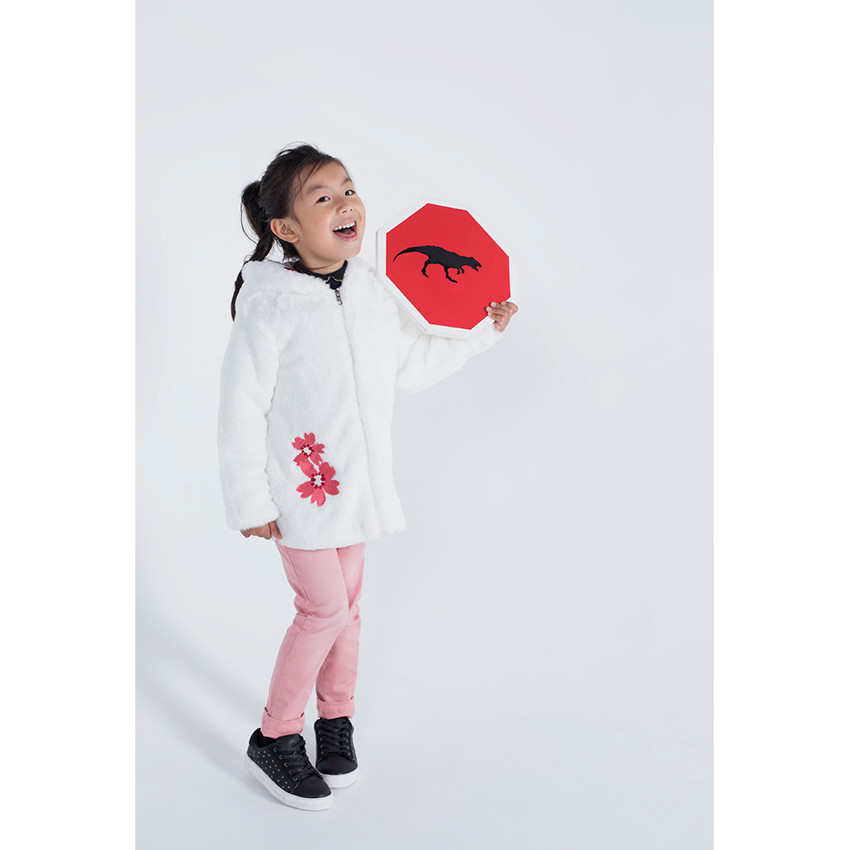 Veste à capuche en fourrure avec fleurs brodées 