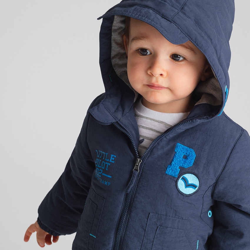 Parka à capuche ouatinée doublée jersey avec badges fantaisie 
