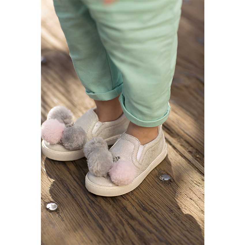 Baskets basses avec revêtement effet brillant et pompons du 24 au 27  