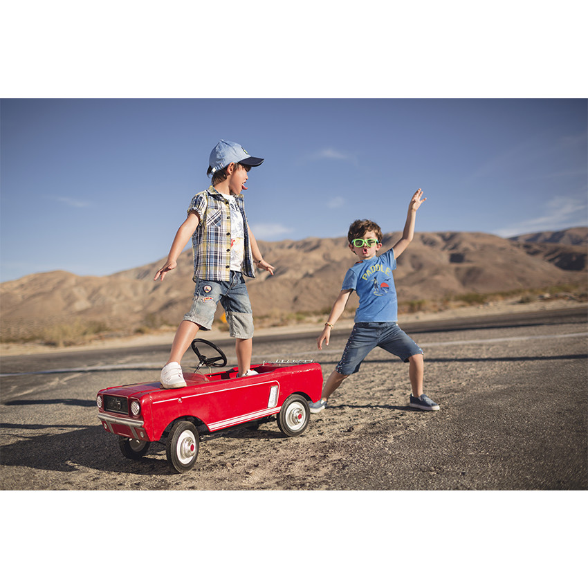 Bermuda en jeans effet used avec badges patchés et découpes 