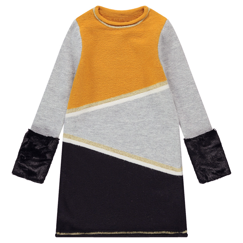 Robe manches longues en tricot avec jeux de contrastes et détails fausse fourrure 