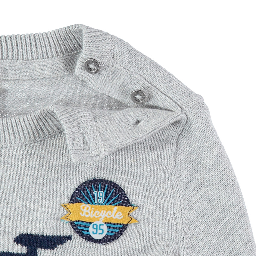 Pull en tricot bicolore avec vélo en jacquard 