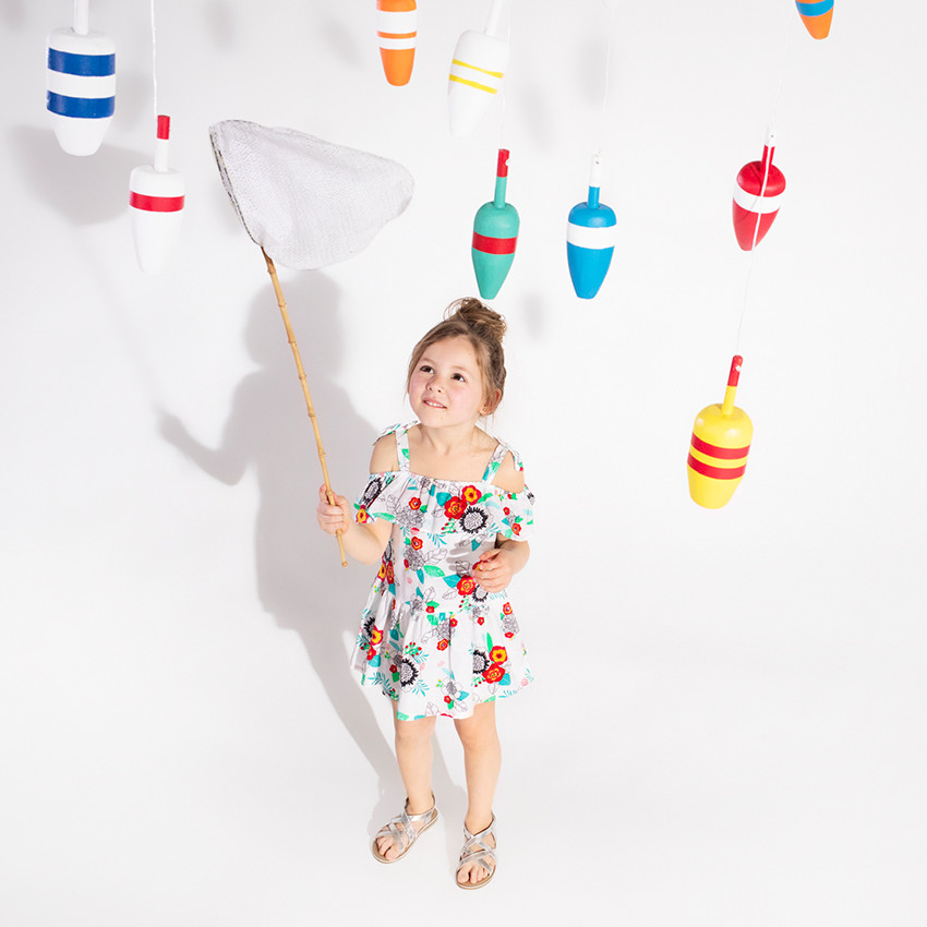 Robe volantée à épaules ajourées avec fleurs imprimées all-over 