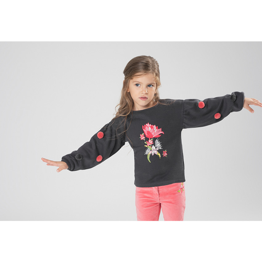 Sweat en molleton forme boîte avec pompons et fleurs brodées 