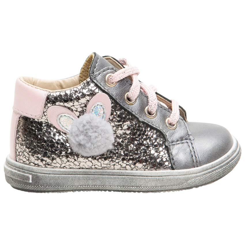 Bottillons en cuir argenté à lacets et pompon sur le côté 