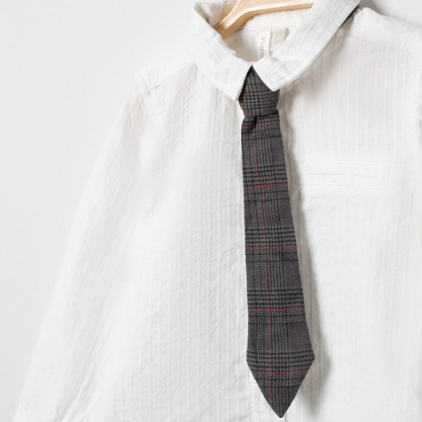 Ensemble avec chemise à cravate amovile et pantalon en Prince de Galles 