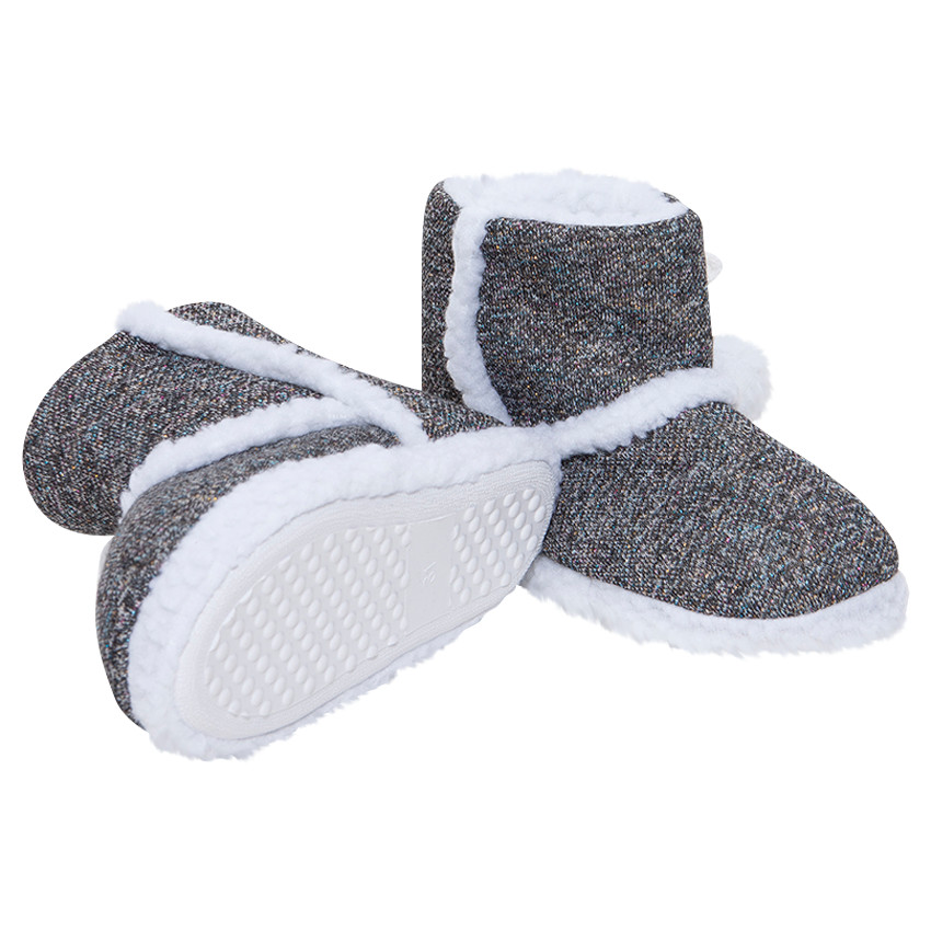 Chaussons forme bottines en tricot avec pompons 