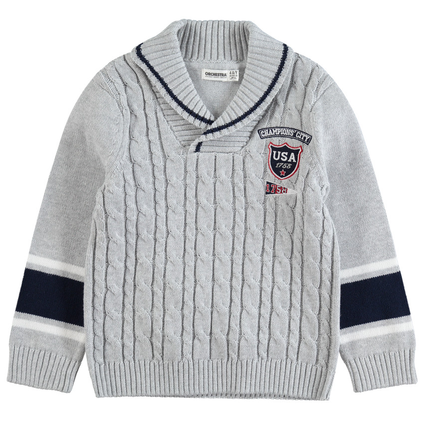 Pull torsadé en tricot avec badge brodé et bandes contrastées 