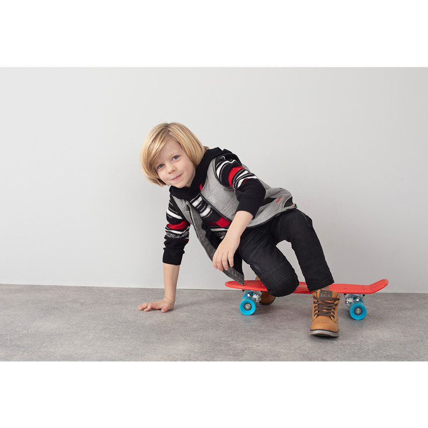 Pull à capuche en tricot avec rayures contrastées 