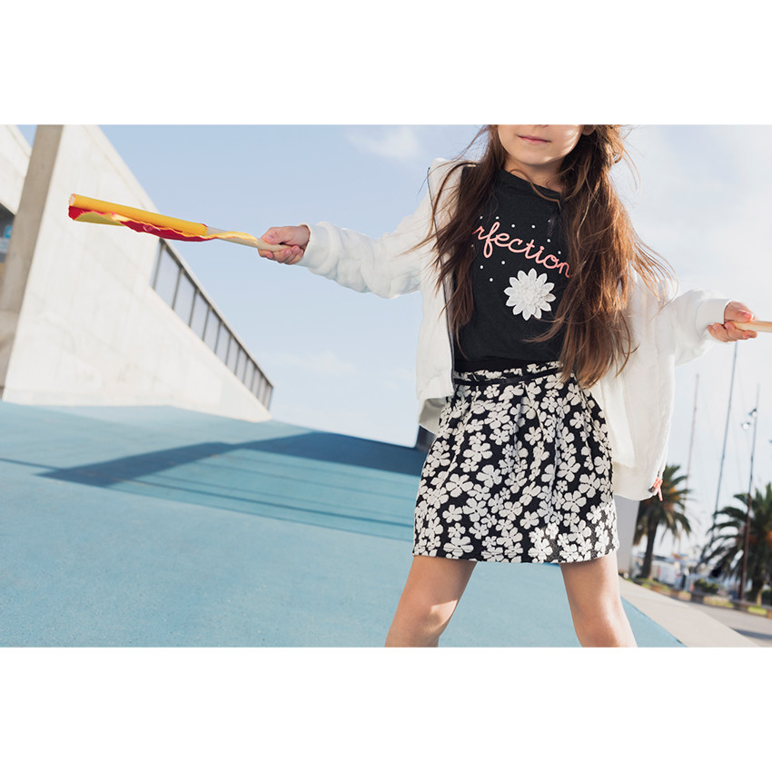 Jupe volantée avec fleurs en jacquard 