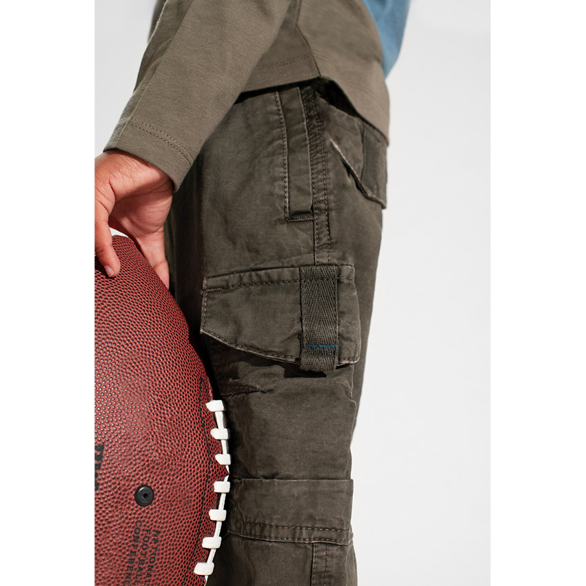 Pantalon en twill kaki surteint à poches 