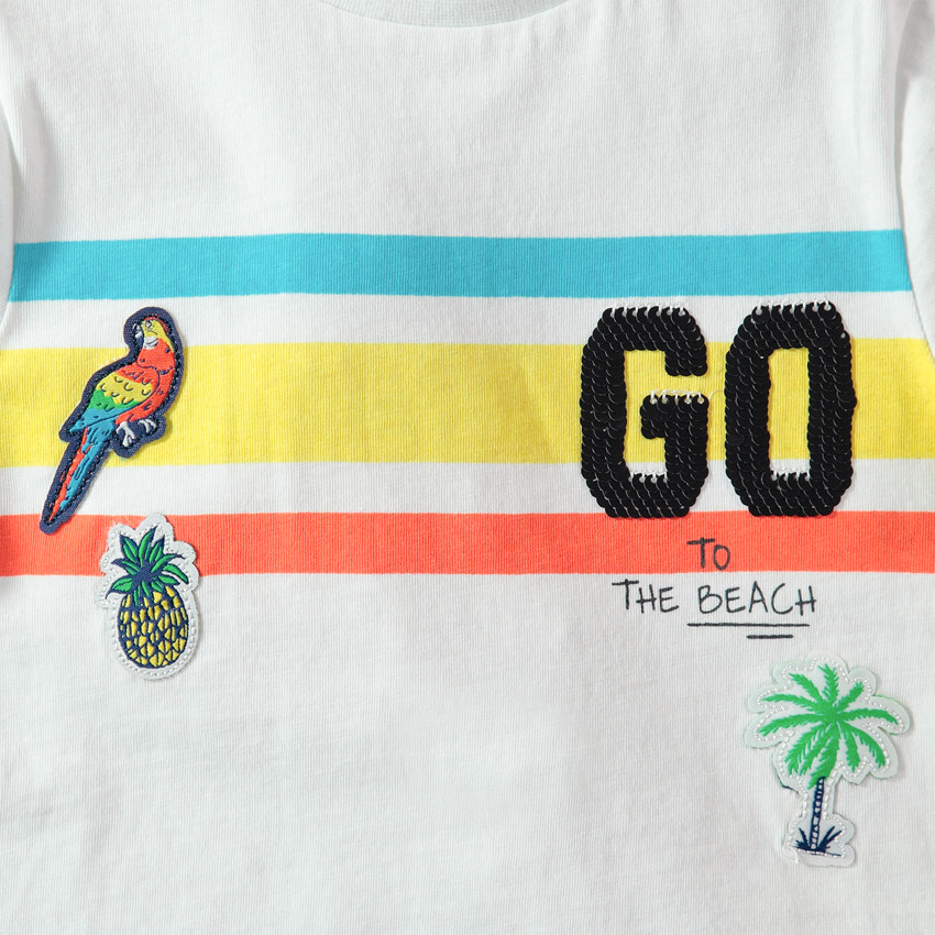 T-shirt manches courtes à bandes contrastées et badges esprit tropical 