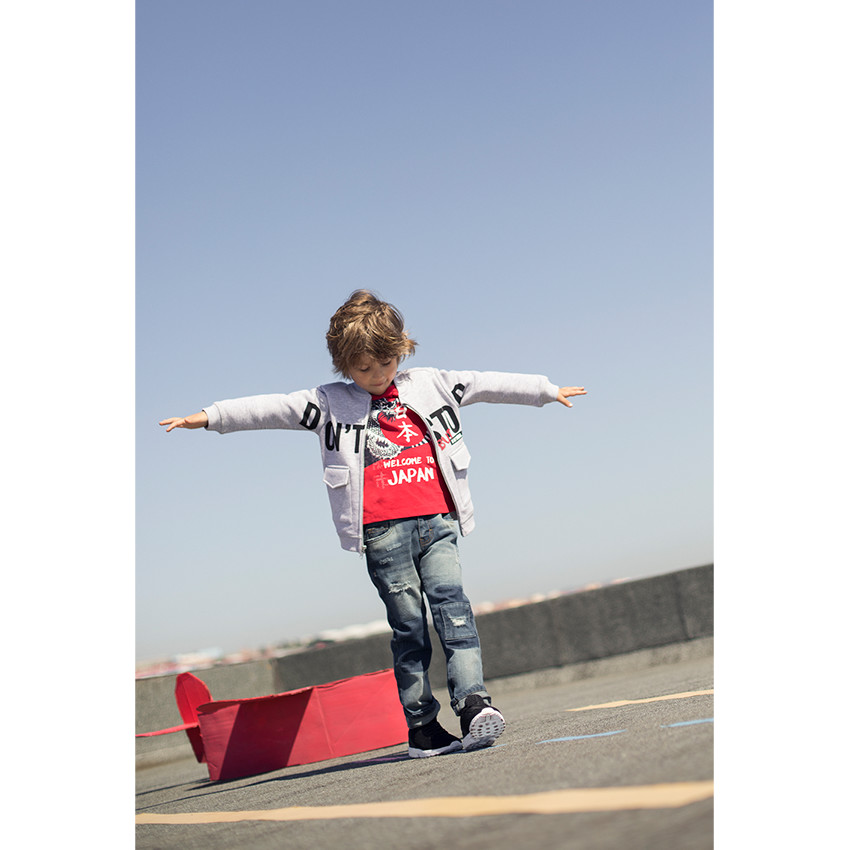 Jeans effet used et crinkle avec déchirures  