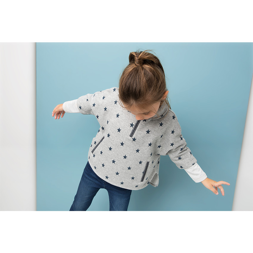 Sweat en molleton forme cape imprimé étoiles 