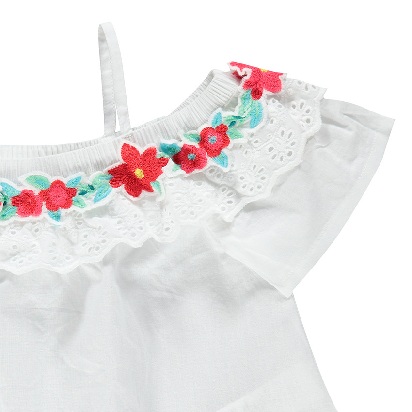 Top volanté à épaules ajourées avec fleurs brodées 