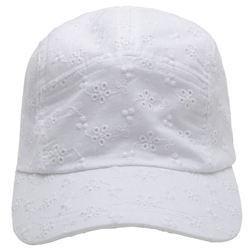 Casquette en broderie anglaise 