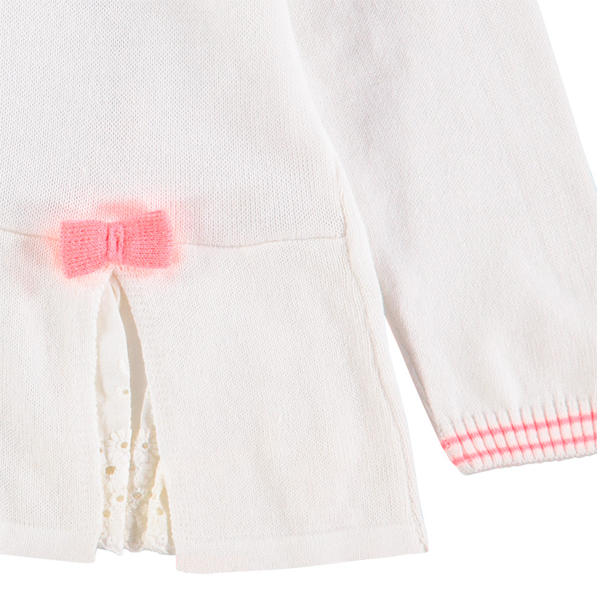 Pull en tricot avec lapin brodé et empiècements en dentelle 