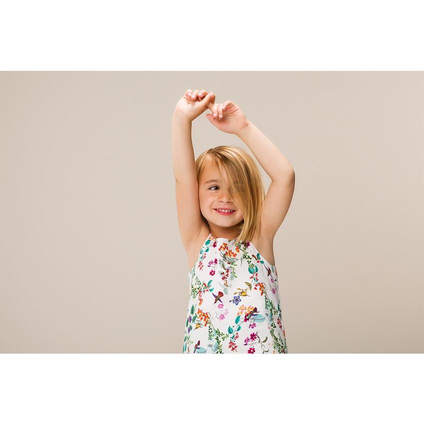 Robe fleurie à bretelles et volant 