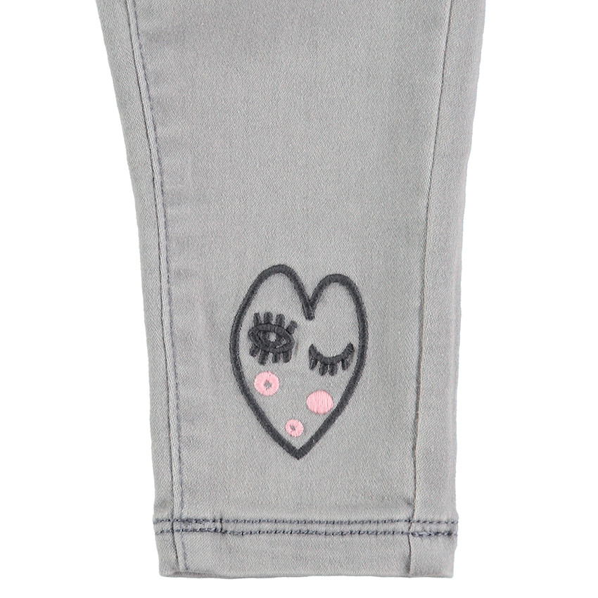 Jeans effet used avec coeurs en sherpa 