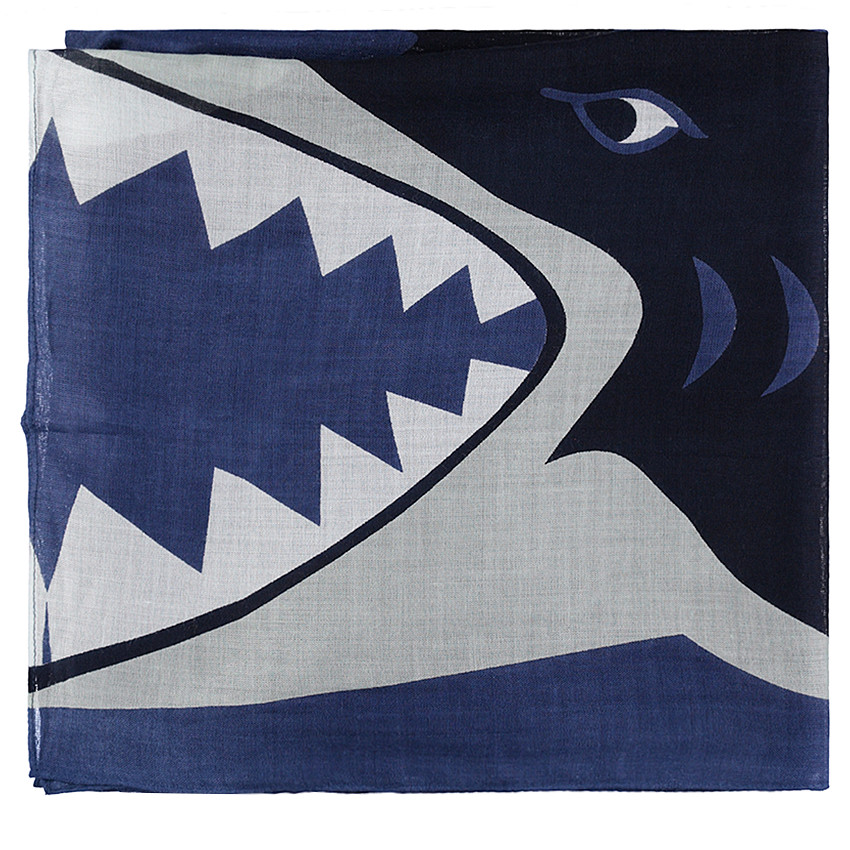 Chèche en voile de viscose motif requin 