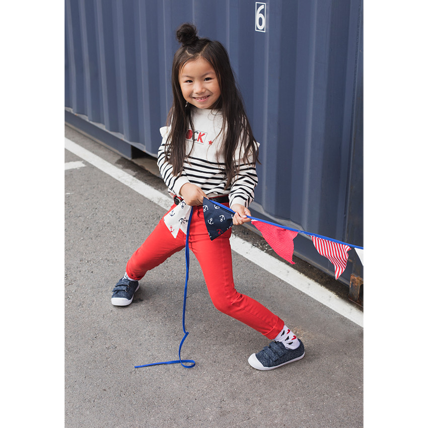 Baskets basses bleues en toile mélangées de fils brillants du 24 au 29 