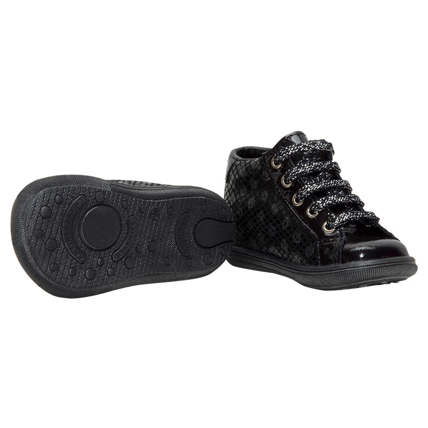 Bottillons vernis en cuir reliéfé avec patch coeur argenté 