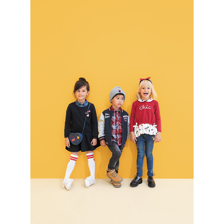 Teddy en molleton bicolore avec badges et broderies 