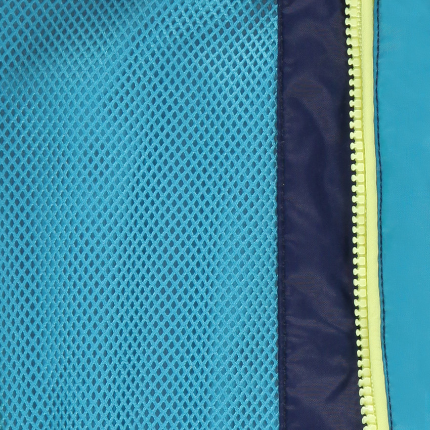 Coupe vent à capuche avec patch et poches  