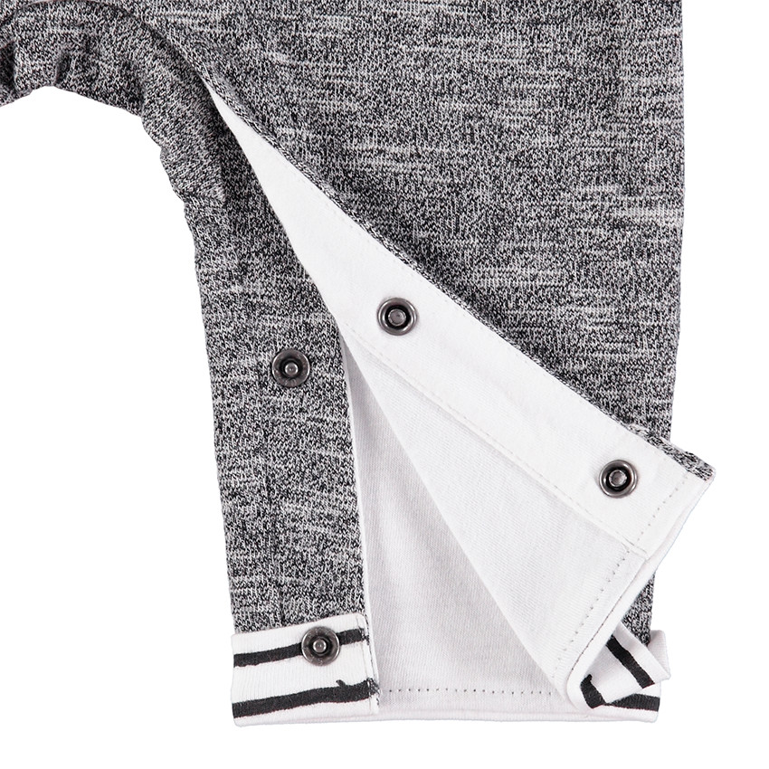 Ensemble polo manches longues avec badge et salopette chinée à poches 