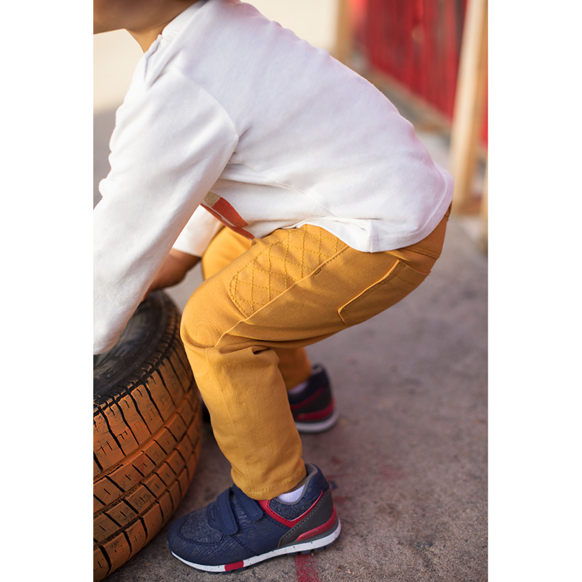 Pantalon surteint avec découpes à croisillons 