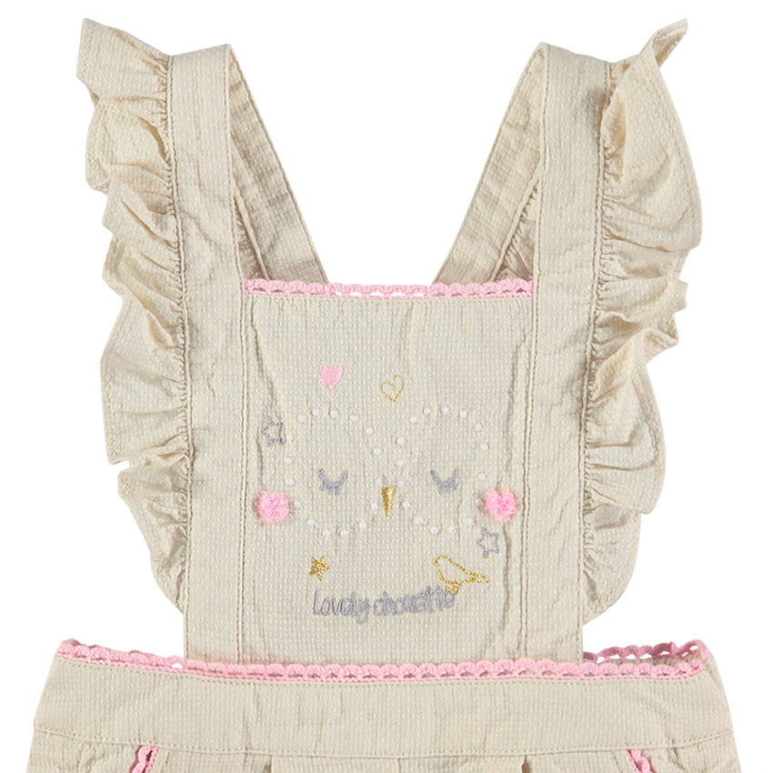 Ensemble avec tee-shirt col Claudine et salopette à bretelles volantées 