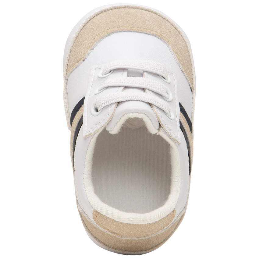 Baskets souples à empiècements et bandes contrastées 