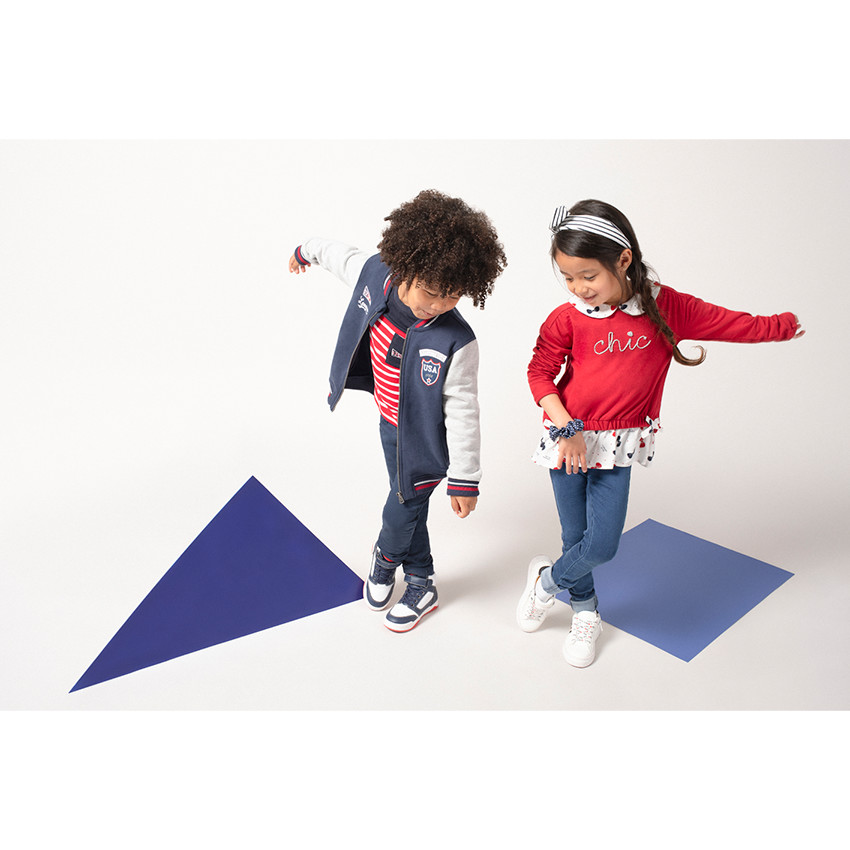 Teddy en molleton bicolore avec badges et broderies 