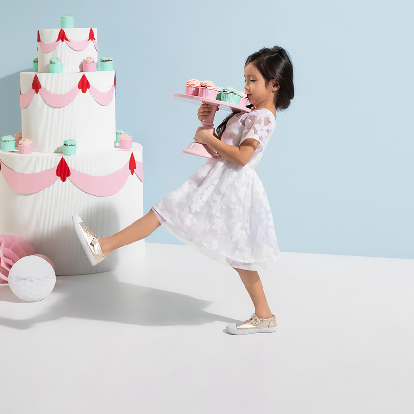 Robe de cérémonie manches courtes en tulle avec fleurs all-over  