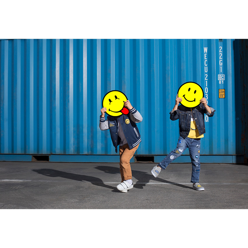 Pantalon effet crinkle avec poche à inscription reliéfée 