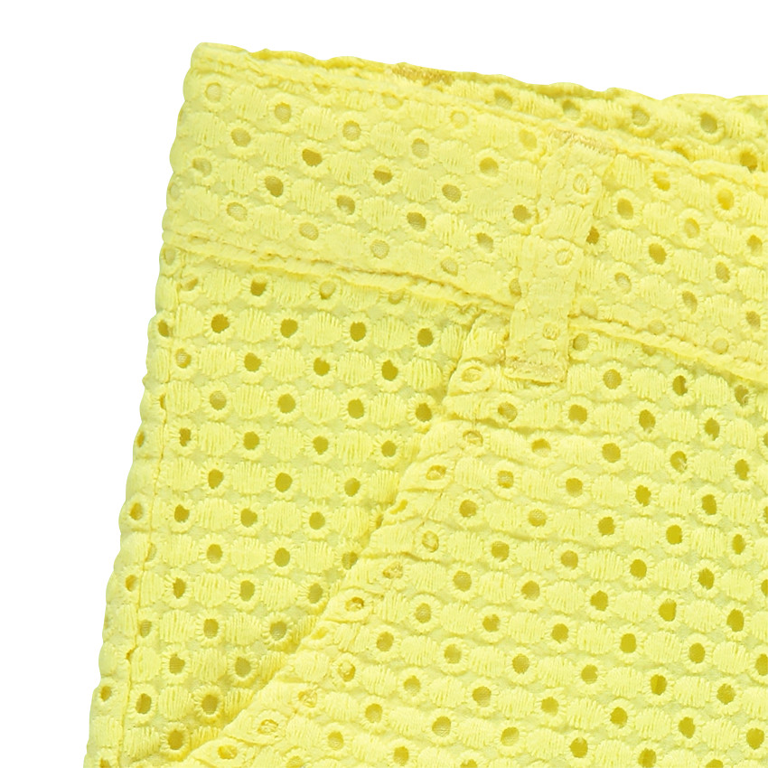 Short en broderie anglaise jaune 
