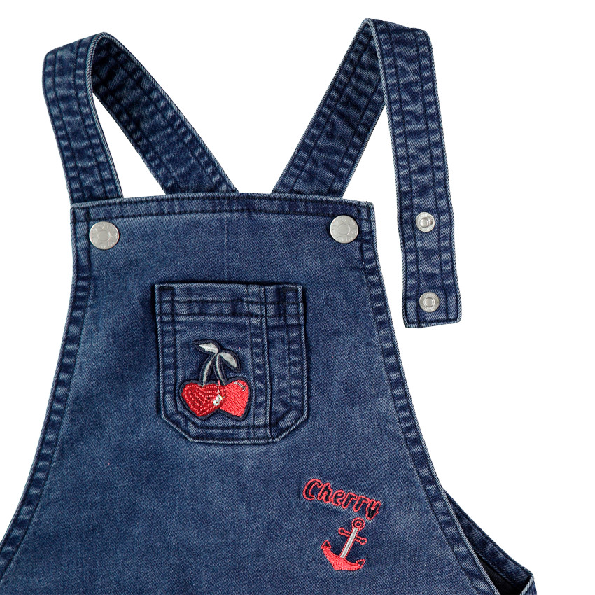 Salopette courte en jean effet used à broderies 