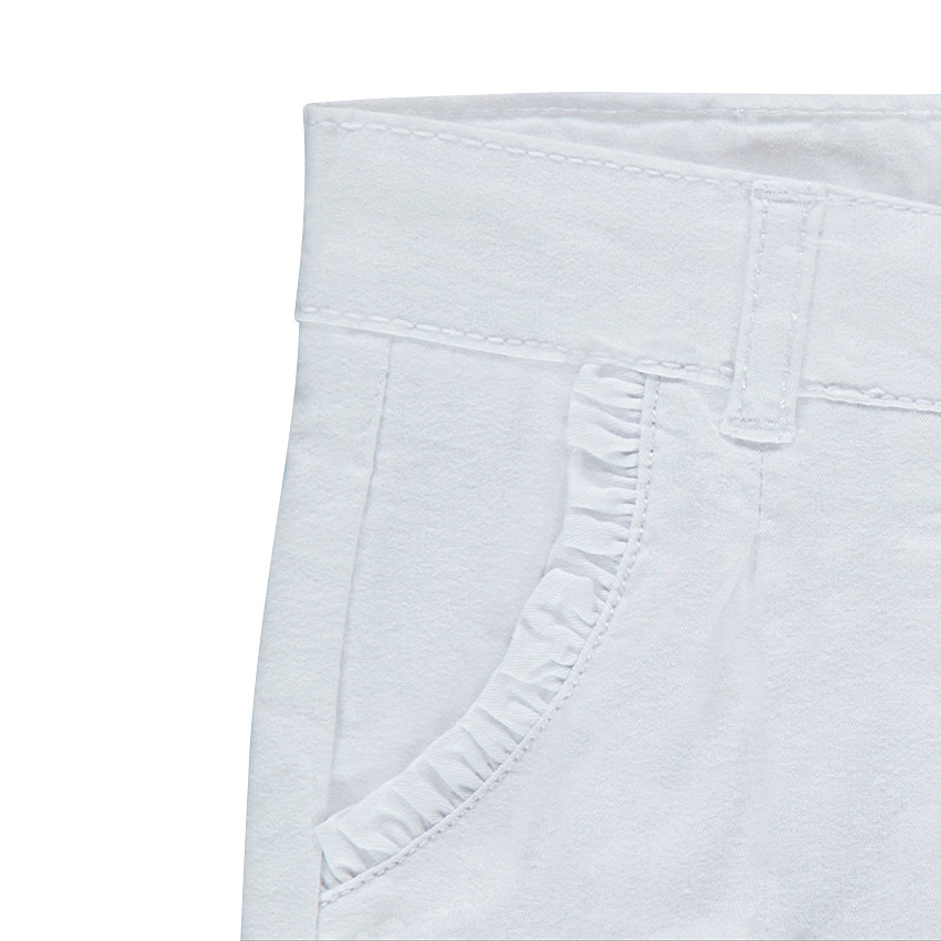 Short en twill avec volants sur les poches 