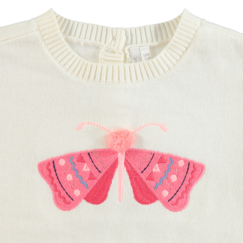 Pull en tricot fin à emmanchures volantées et papillon brodé 
