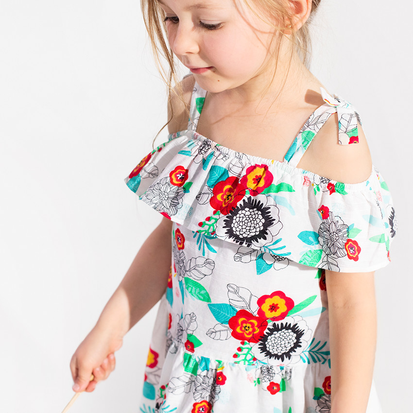 Robe volantée à épaules ajourées avec fleurs imprimées all-over 