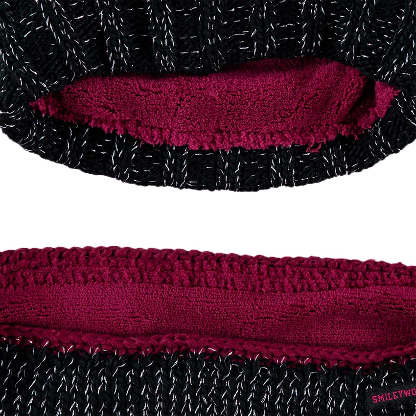 Ensemble avec bonnet broderie Smiley, mitaines et snood en tricot 