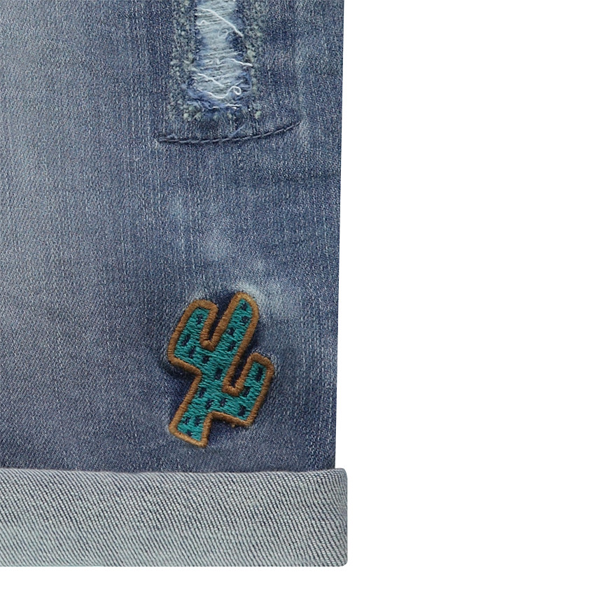Bermuda en jeans effet used avec badges patchés 