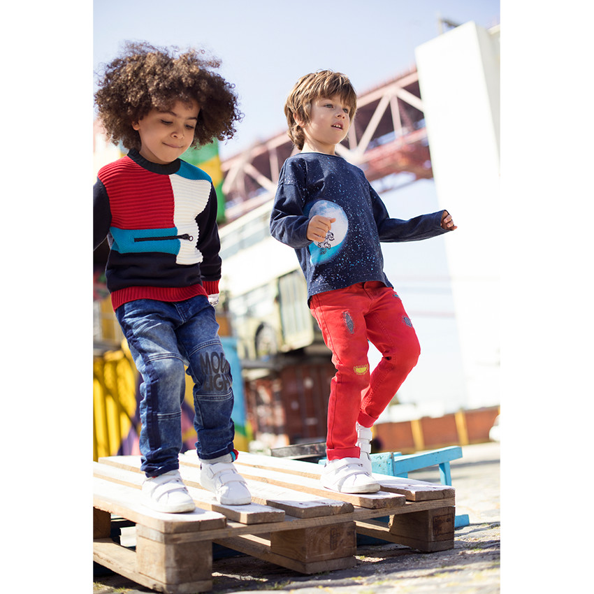 Pull en tricot avec contrastes et zip sur le devant 