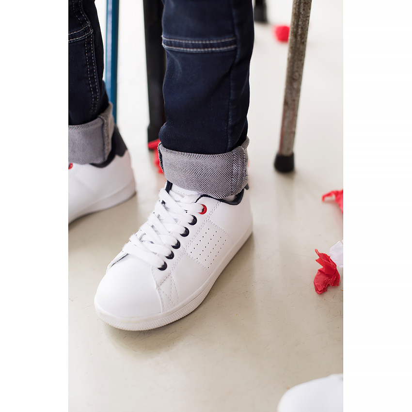 Baskets basses unies à lacets du 28 au 35 