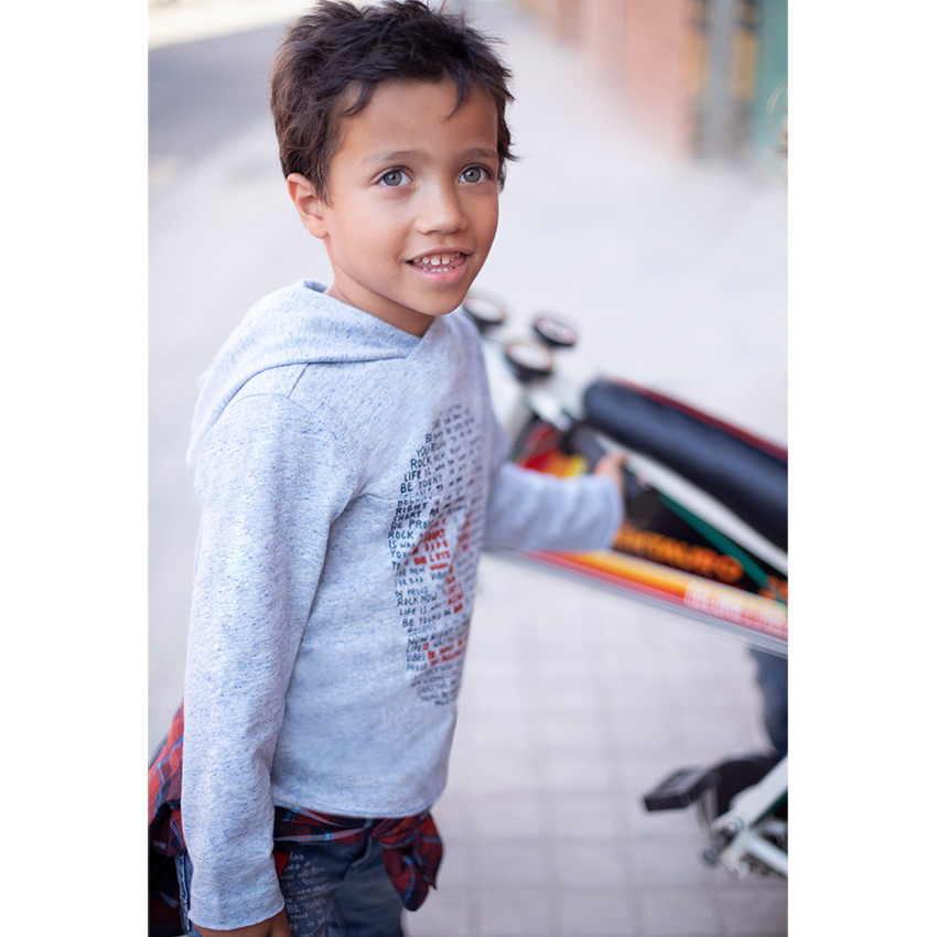 Tee-shirt manches longues à capuche print tête de mort 