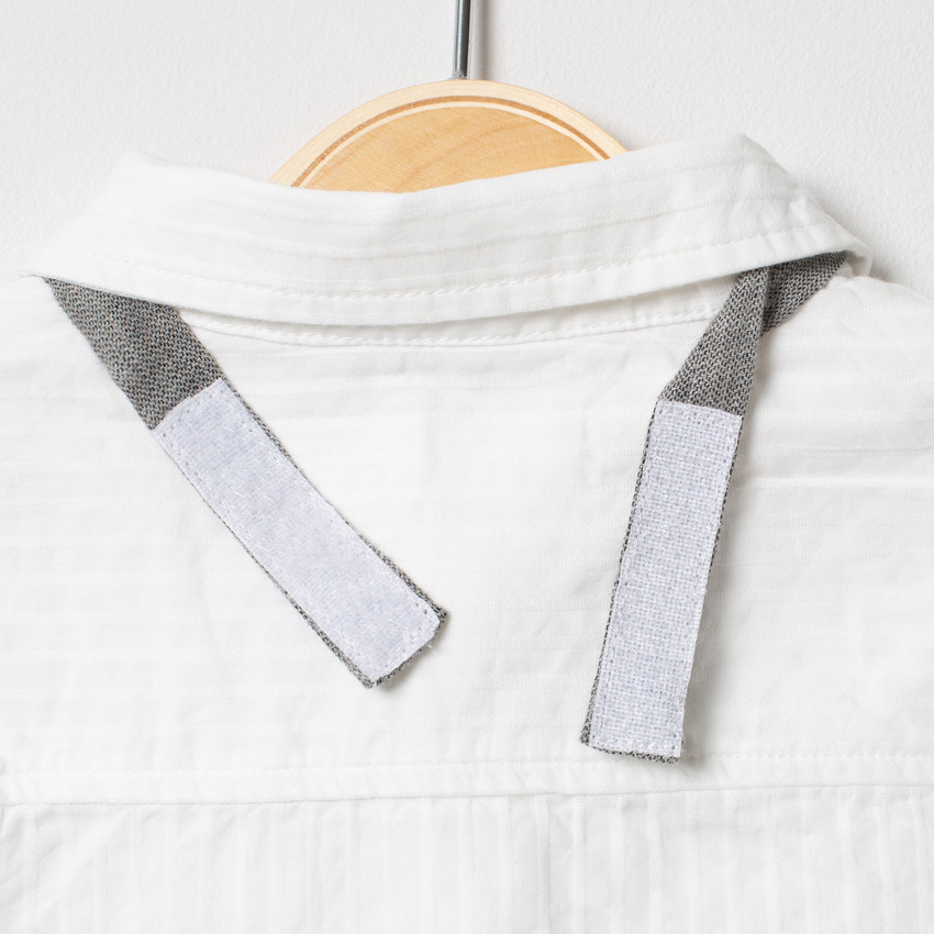 Chemise manches longues à rayures et noeud papillon à chevrons 