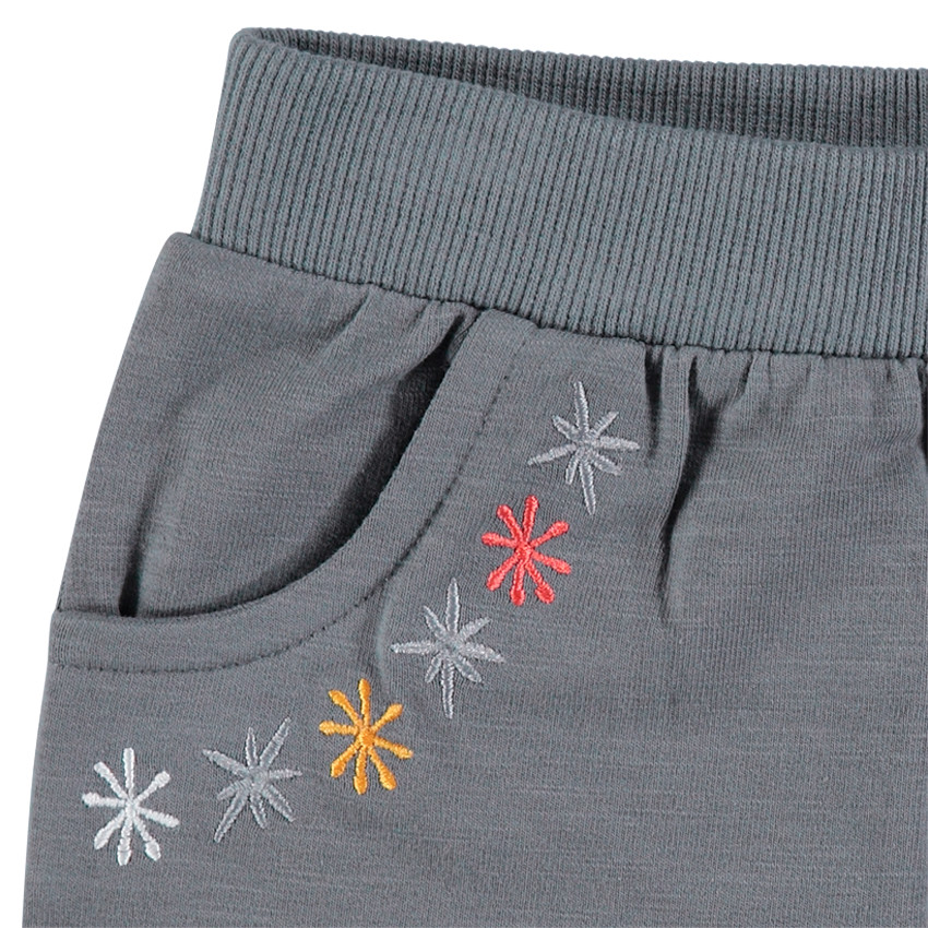 Jogging bicolore en molleton avec motifs brodés.  