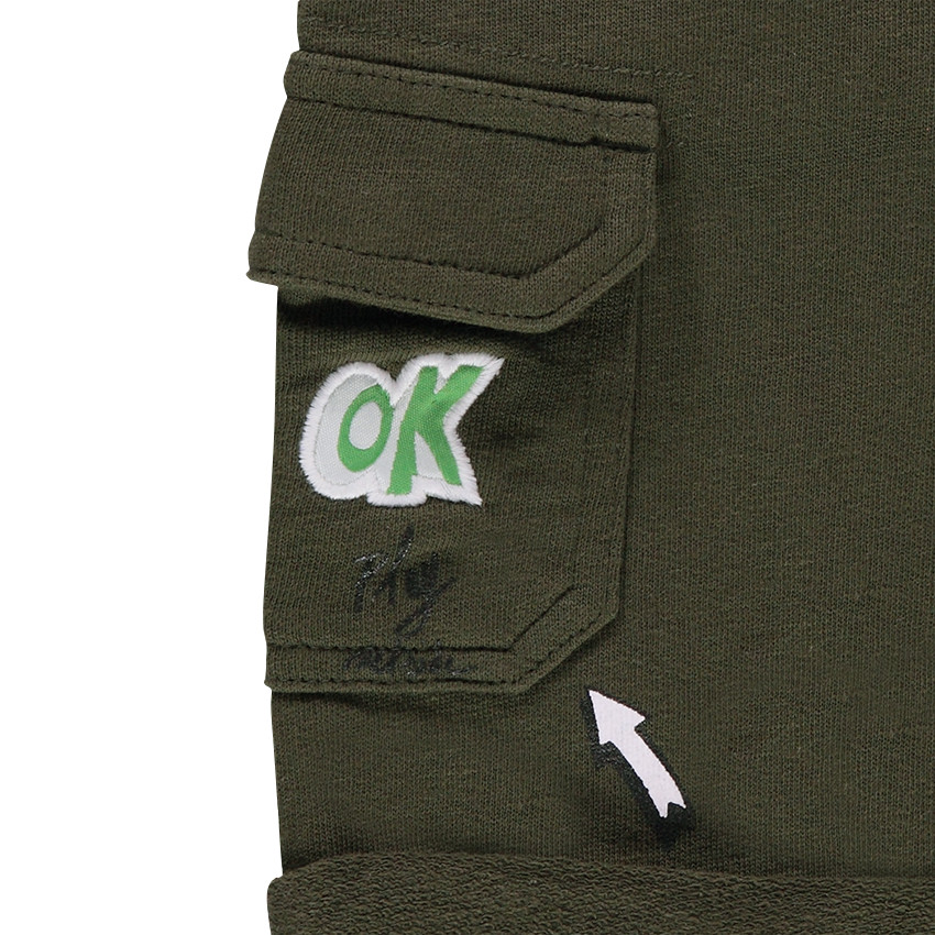 Bermuda en molleton à poches et badges 